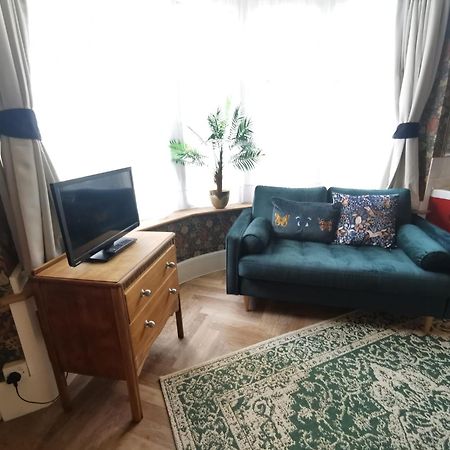William Morris, Spacious Ground Floor Lux Double Bedroom Bexhill-on-Sea エクステリア 写真