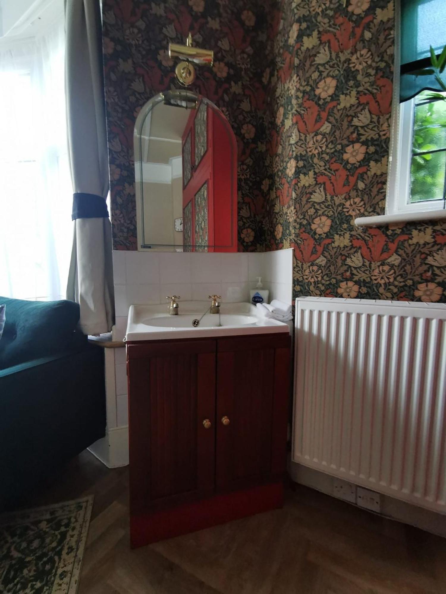 William Morris, Spacious Ground Floor Lux Double Bedroom Bexhill-on-Sea エクステリア 写真